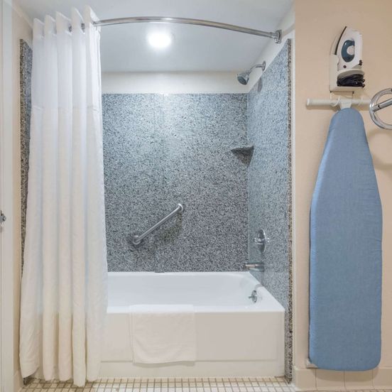 Days Inn by Wyndham Pearl/Jackson Airport image 1