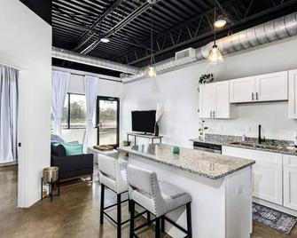 Brand New Condo near downtown Nash w washer dryer - Nashville - Kitchen