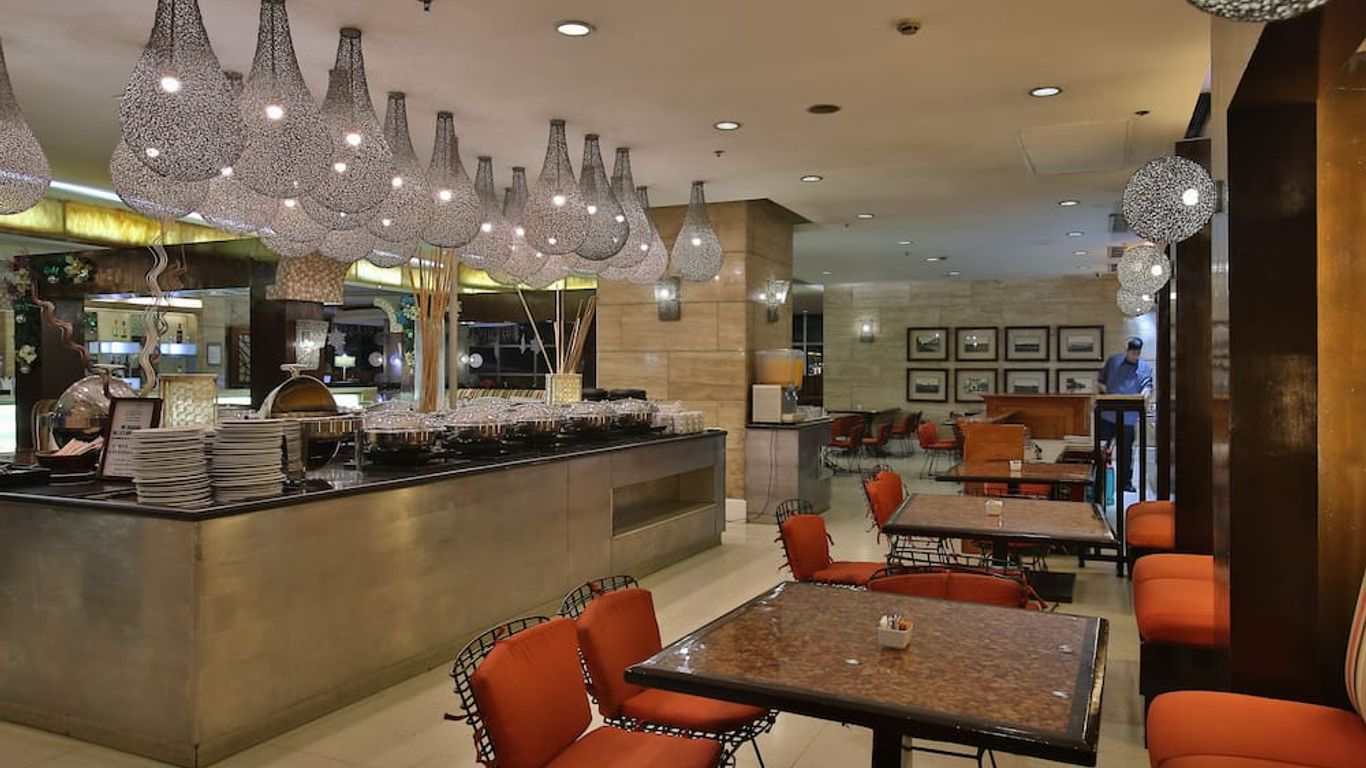 Crown Regency Hotel & Towers