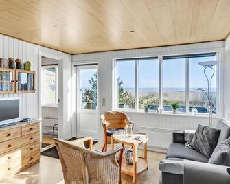 2 bedroom beautiful home in Rømø - Romo - Living room