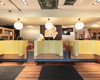 B&b Hotel Essen-hbf - Essen - Front desk