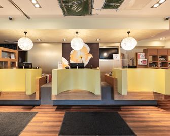 B&b Hotel Essen-hbf - Essen - Front desk