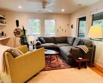 Irie on Erie B - Folly Beach - Living room