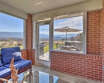 Home w/ Hot Tub Near Shenandoah Nat'l Park! - Front Royal - Balcony
