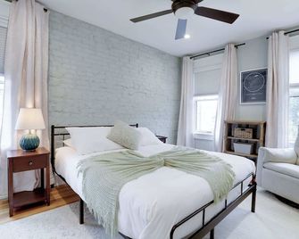 Sojourn's Capitol Hill Charmer Superb for Families - Washington D. C. - Habitación