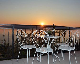 Tri srice - Senj - Balcón