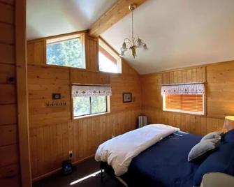 Eagle Nest Cabin Yellowstone Getaway in Cooke City - Cooke City - Bedroom
