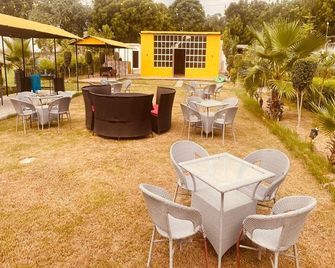 Agra Camps And Resort - Agra - Patio
