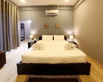 Pilgrim's Boutique Hotel - Dimāpur - Bedroom