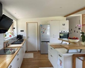 Maison de Campagne Avec Jacuzzi et vue Panoramique - Peyrat-le-Château - Кухня