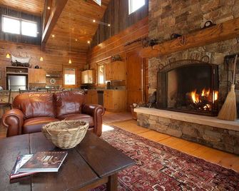 Luxury magical mountain complex at the heart of the Colorado Rocky Mountains - Redstone - Living room