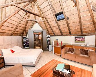 Large, modern studio unit with private garden in Bryanston - Sandton - Bedroom