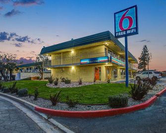 Motel 6 King City Ca - King City - Gebouw