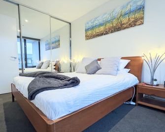 Comfortable and modern 1bedroom with parking, wifi, close to the city - Lyneham - Bedroom