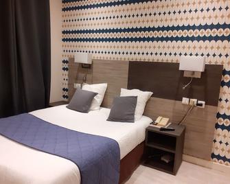 Hôtel de l'Ecu - Montbard - Bedroom