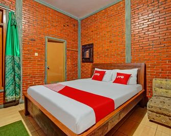 Hotel O Villa Papada - Batu - Bedroom