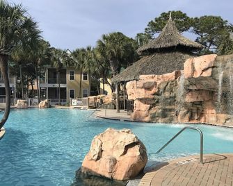 Family-Friendly Resort with Tiki Bar, Live Music; near Naval Air Station, P-Cola - Perdido Key - Piscina