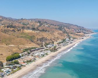Oceanfront Gem w/ Balcony, Pool, Hot Tub & Carbon Beach Access | Bluewater Haven by AvantStay - Malibu