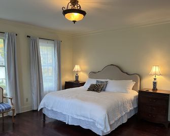 Historical Home in downtown Homer - Homer - Bedroom