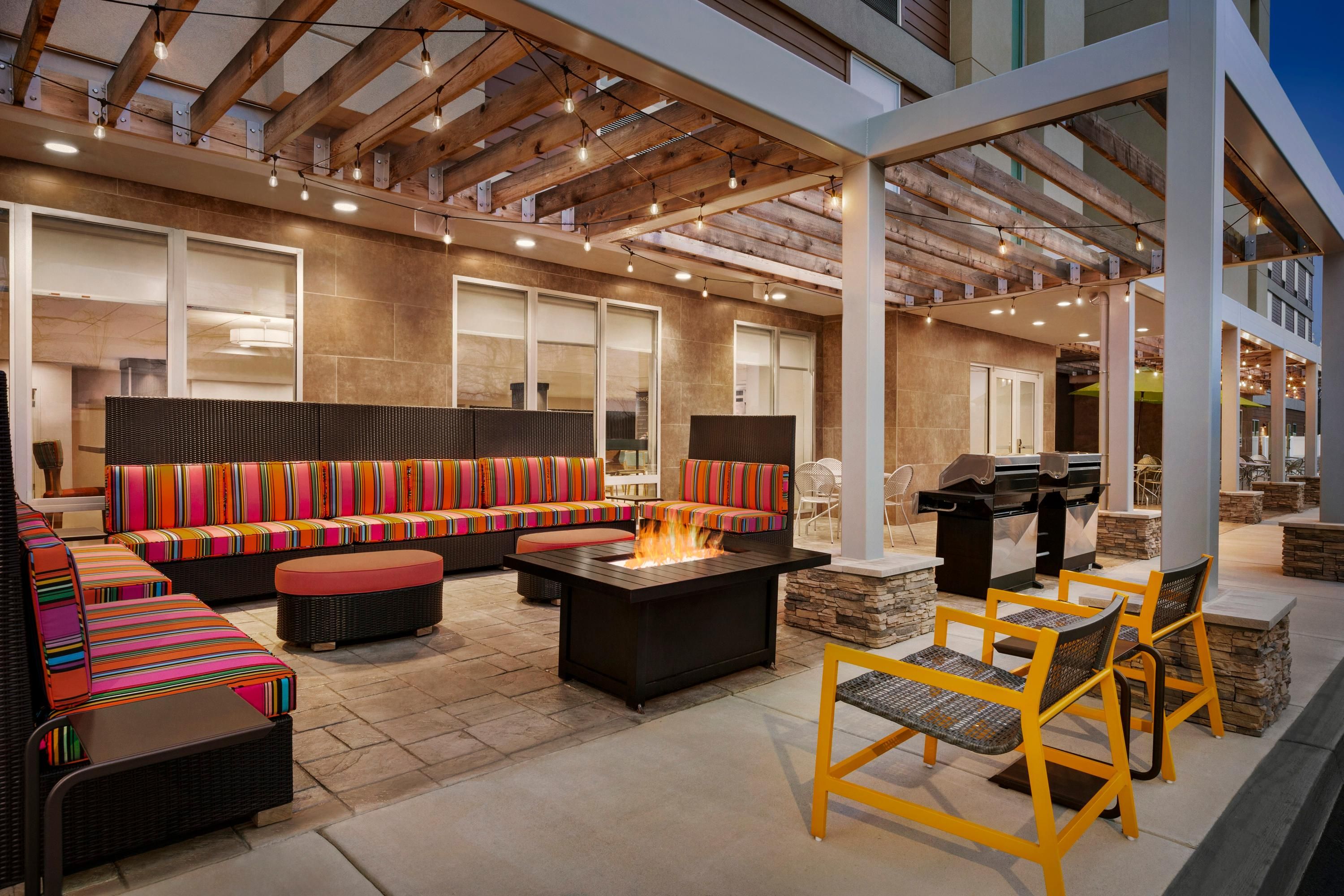 Home2 Suites by Hilton Woodbridge Potomac Mills - Woodbridge - Salónek