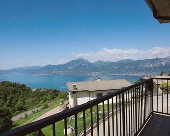 Hotel San Remo - San Zeno di Montagna - Balcon