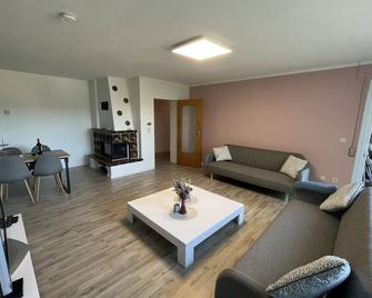 Wohnung mit Panoramablick - Gerolstein - Wohnzimmer