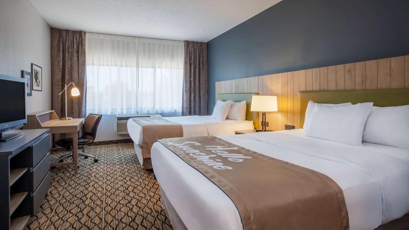 Days Inn & Suites by Wyndham Rochester Hills MI