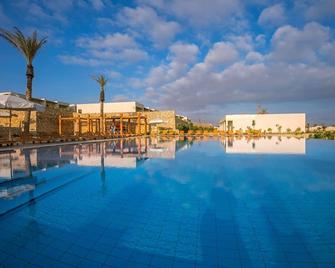 Caesar Bay Resort - Zāwiyat al ‘Awwāmah - Piscina