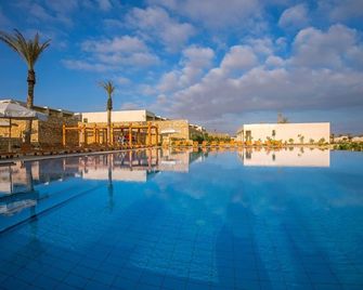 Caesar Bay Resort - Zāwiyat al ‘Awwāmah - Pool