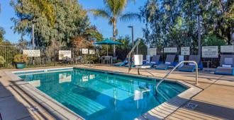 卡爾斯巴德北聖地亞哥漢普頓旅館 - 卡爾斯巴德（加州） - 游泳池