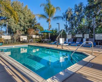 Hampton Inn Carlsbad-North San Diego County - קרלסבאד - בריכה