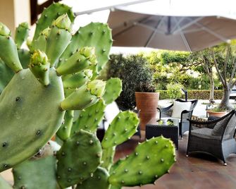 Favignana Hotel Concept Holiday - Favignana - Patio