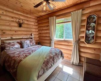 6 Cabins - Lakefront - 4 Season - Sundridge - Bedroom