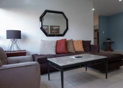 Apartamentos Torre II Condominios - Mazatlán - Pokój dzienny