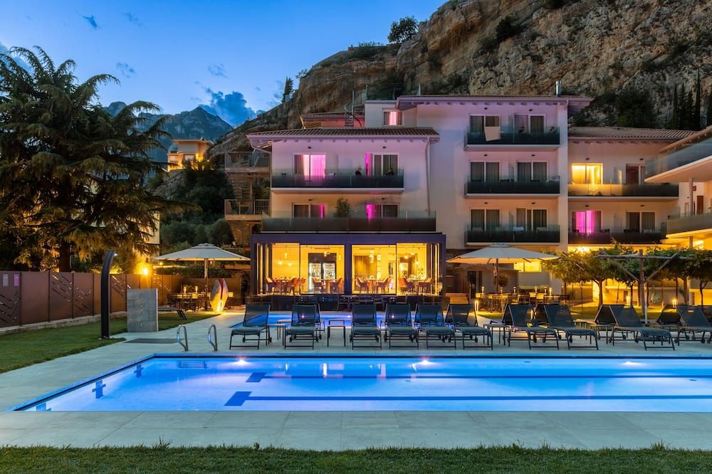 أكتيف هوتل سانتالوسيا - Nago–Torbole - حوض السباحة