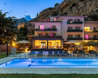 Aktivhotel SantaLucia - Nago–Torbole - Pool