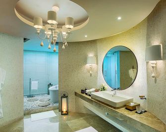 Novotel Kolkata Hotel And Residences - Kolkata - Bedroom