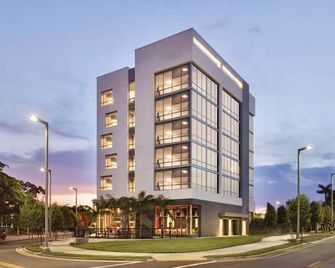 Kompose Boutique Hotel Miami Airport - Miami - Building