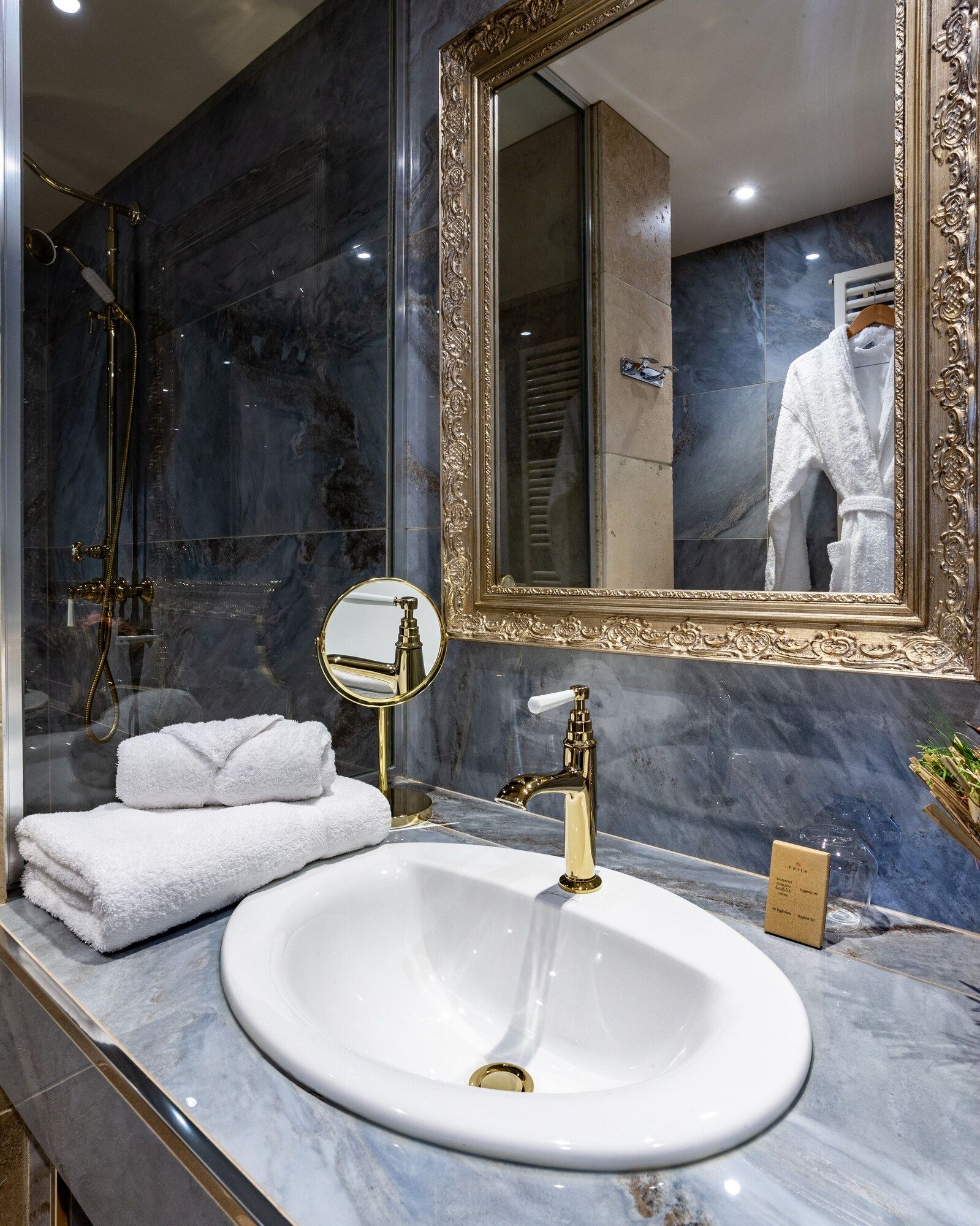 Hôtel Du Centenaire - Les Eyzies-de-Tayac-Sireuil - Bathroom