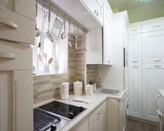 Charme & Chic Studio - Salerno - Cocina