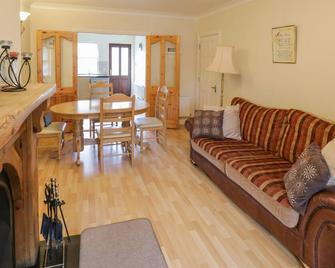 AISLING, pet friendly, with open fire in Foxford, County Mayo - Foxford - Living room