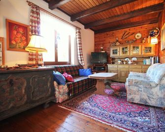 Holiday Home in Arriach Near Lake Ossiach - Arriach - Huiskamer