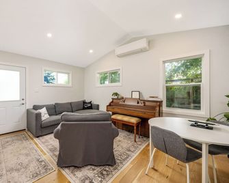 Bright apartment near Georgetown Marketplace - Halton Hills