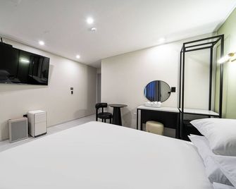 Seosan Hotel Posto - Seosan - Bedroom
