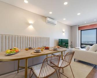Salty Escape by Portugal Active - Viana do Castelo - Dining room