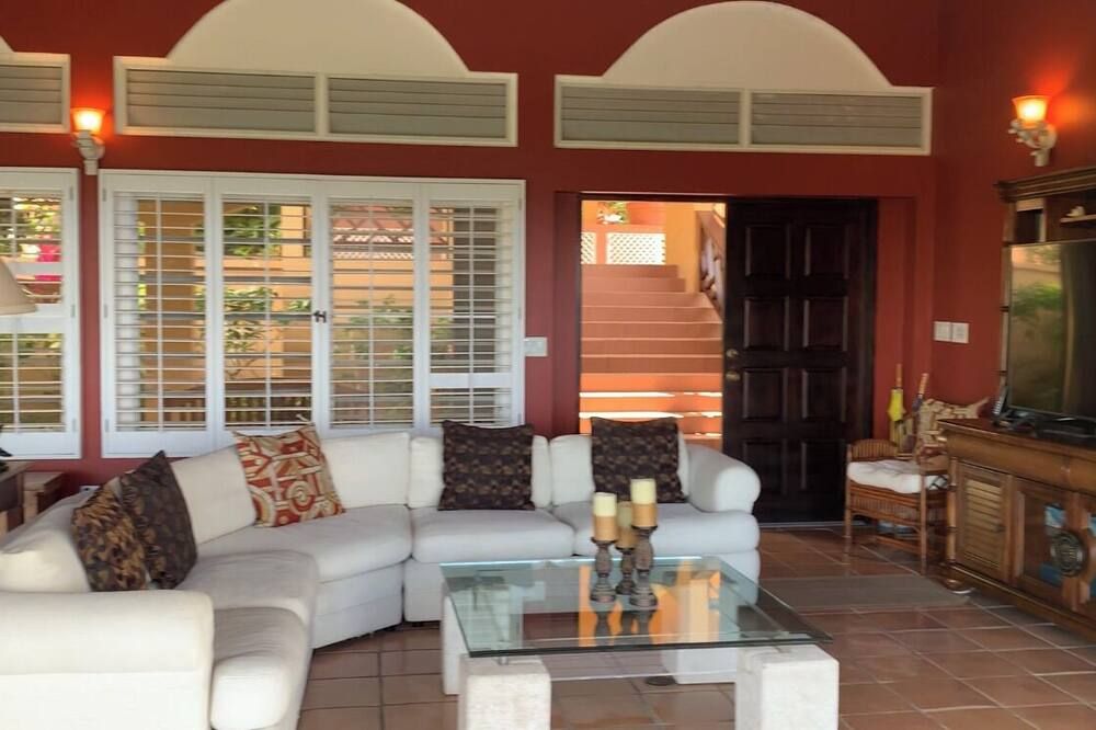 Luxurious Villa with Panoramic Ocean Views - Woodlands - غرفة معيشة