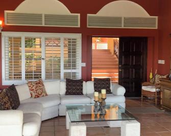 Luxurious Villa with Panoramic Ocean Views - Woodlands - Living room