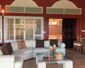 Luxurious Villa with Panoramic Ocean Views - Woodlands - ห้องนั่งเล่น