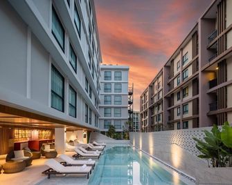 Travelodge Phuket Town - Phuket City - Pool
