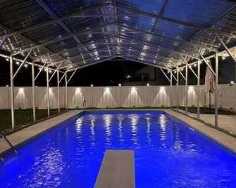 Cozy Home W/ Private Pool 10mins From Airport And 25mins From Atlanta Downtown - Morrow - Pool